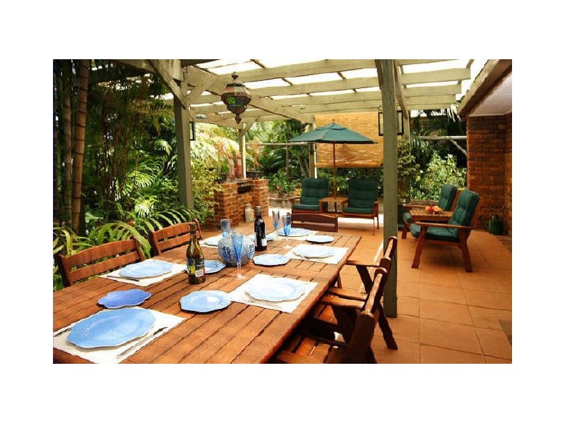 54 Marmindie Street, Chapel Hill QLD 4069