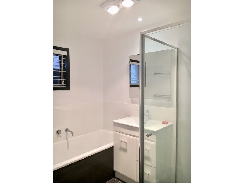 18 Melinda Street, Kenmore QLD 4069