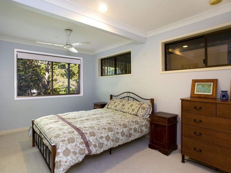 13 Shannan Place, Kenmore Hills QLD 4069