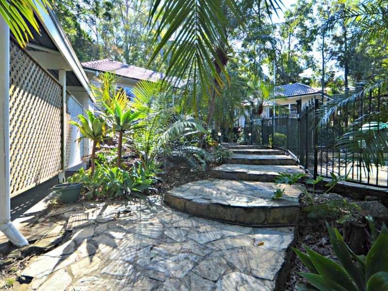 16 Kay Close, Kenmore Hills QLD 4069