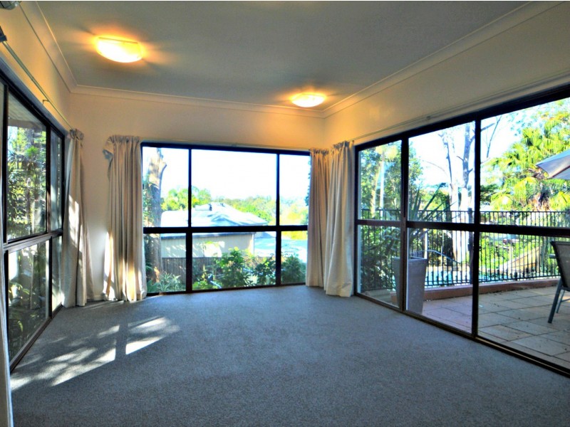 16 Kay Close, Kenmore Hills QLD 4069