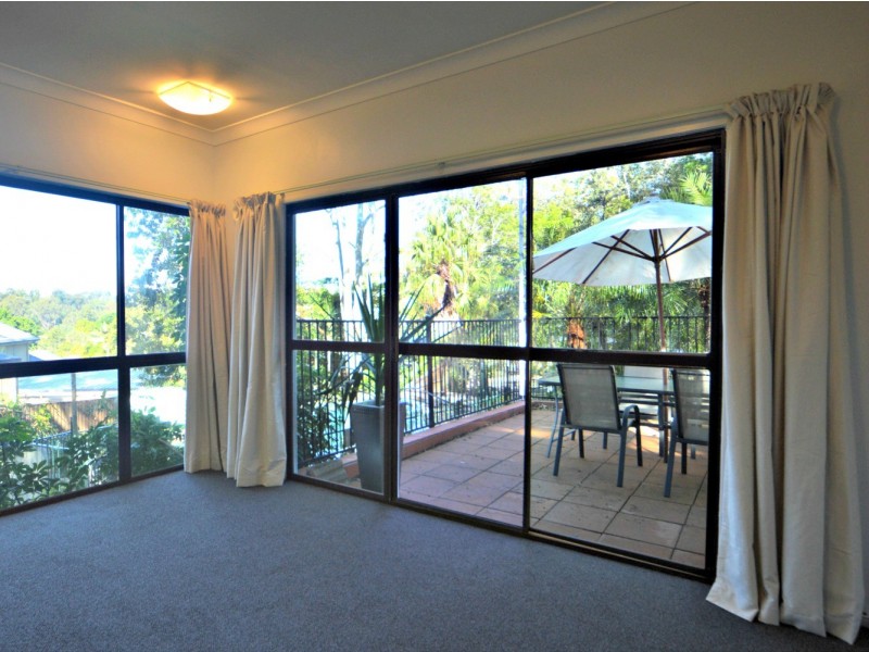 16 Kay Close, Kenmore Hills QLD 4069