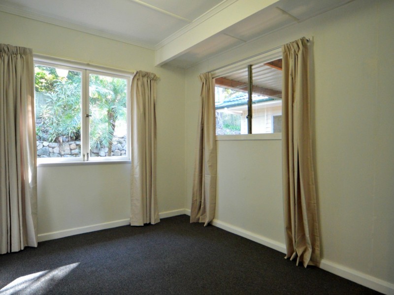 16 Kay Close, Kenmore Hills QLD 4069