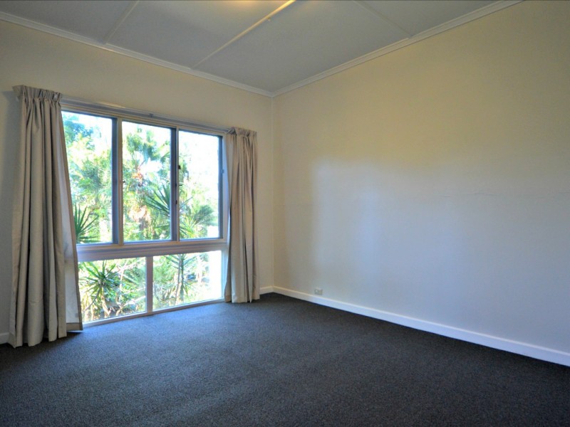 16 Kay Close, Kenmore Hills QLD 4069