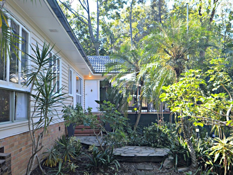 16 Kay Close, Kenmore Hills QLD 4069