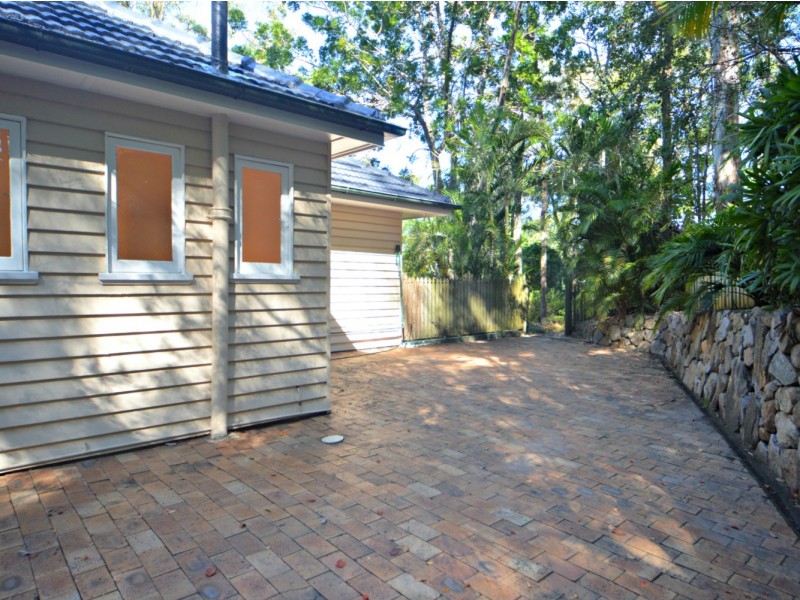 16 Kay Close, Kenmore Hills QLD 4069