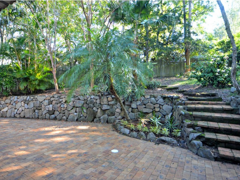 16 Kay Close, Kenmore Hills QLD 4069