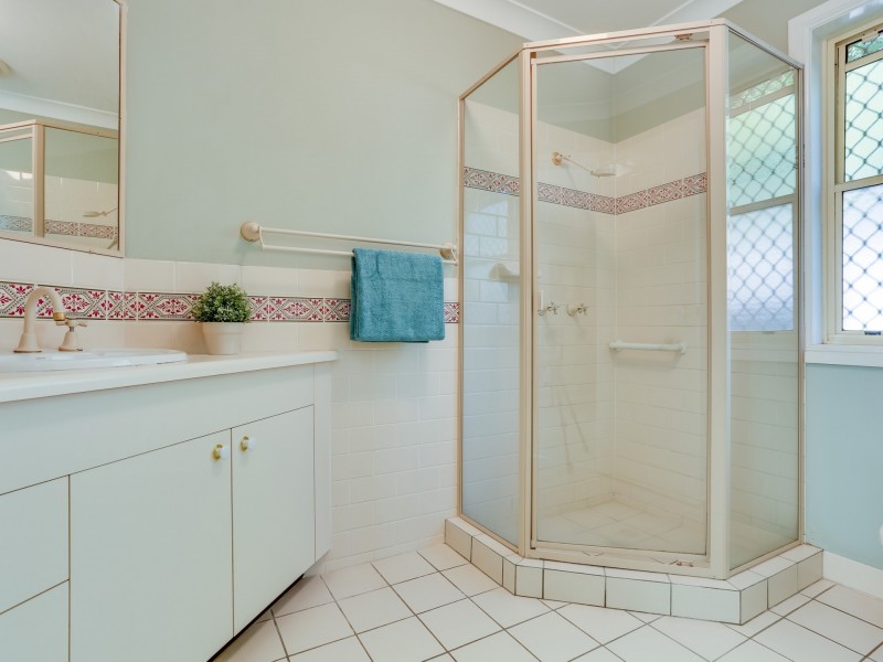 10 Jessamine Court, Kenmore Hills QLD 4069