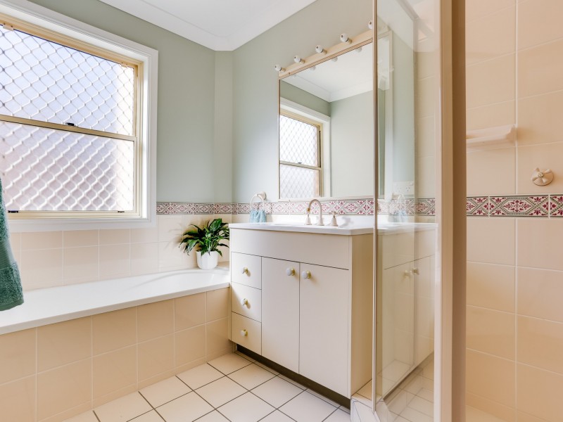 10 Jessamine Court, Kenmore Hills QLD 4069