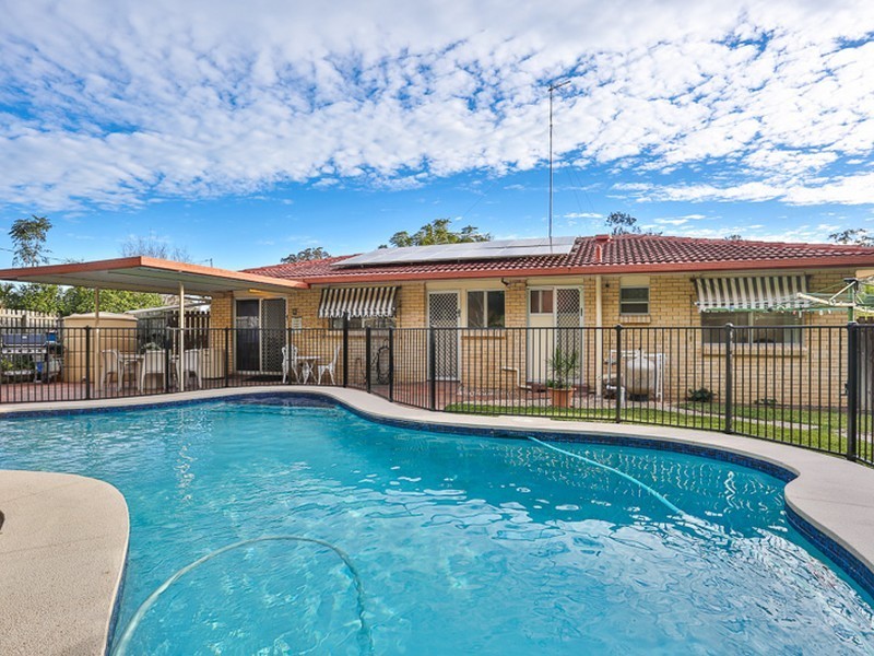 55 Dumbarton Drive, Kenmore QLD 4069