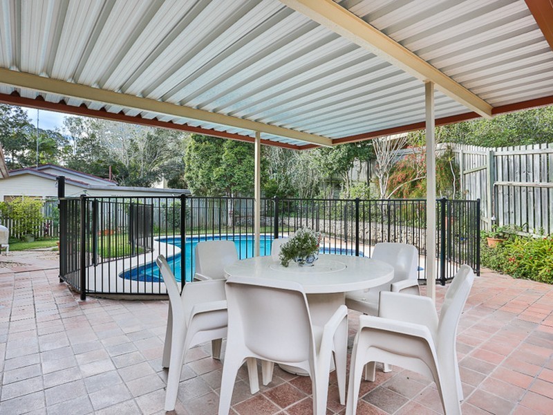 55 Dumbarton Drive, Kenmore QLD 4069