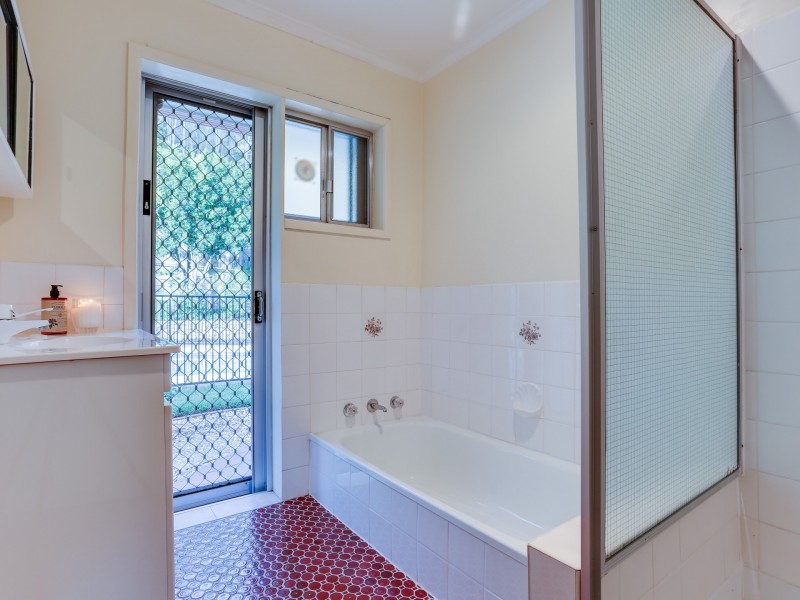 55 Dumbarton Drive, Kenmore QLD 4069