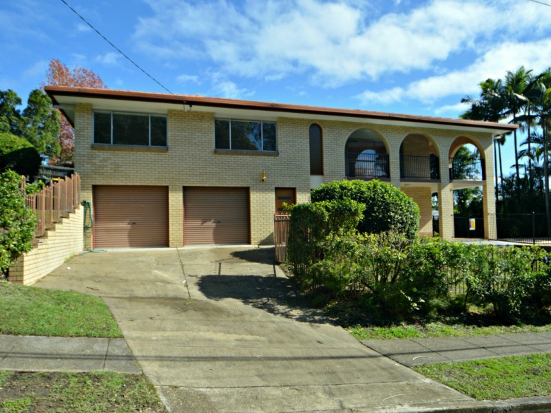 1 Mabb Street, Kenmore QLD 4069