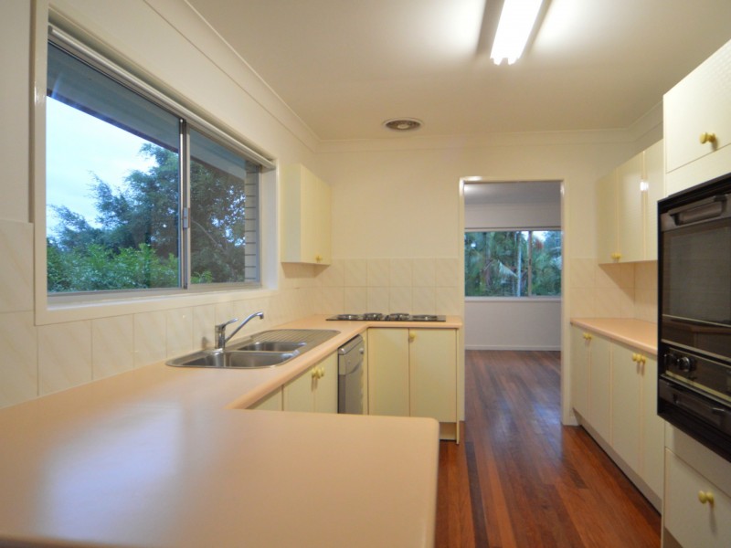 1 Mabb Street, Kenmore QLD 4069