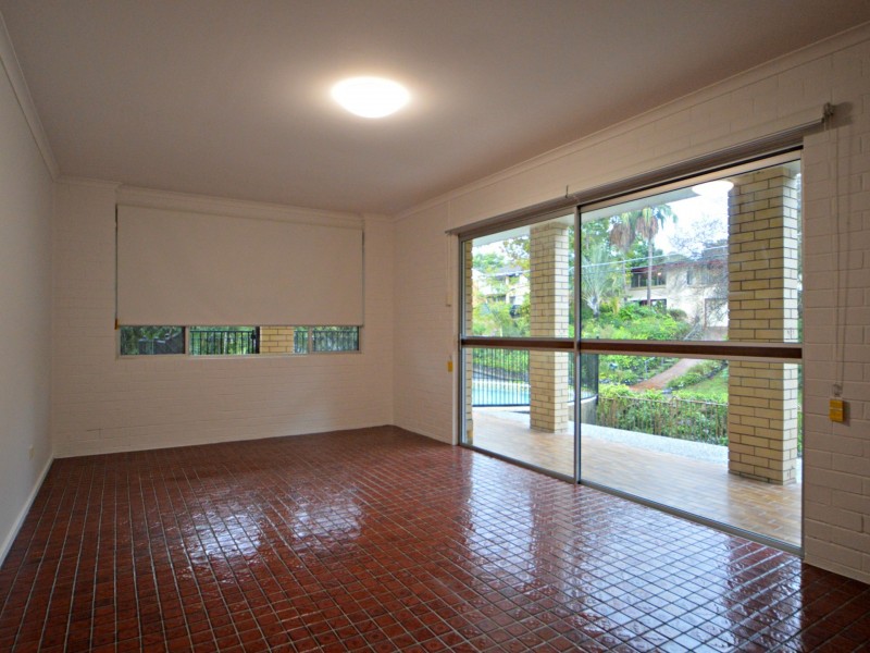 1 Mabb Street, Kenmore QLD 4069