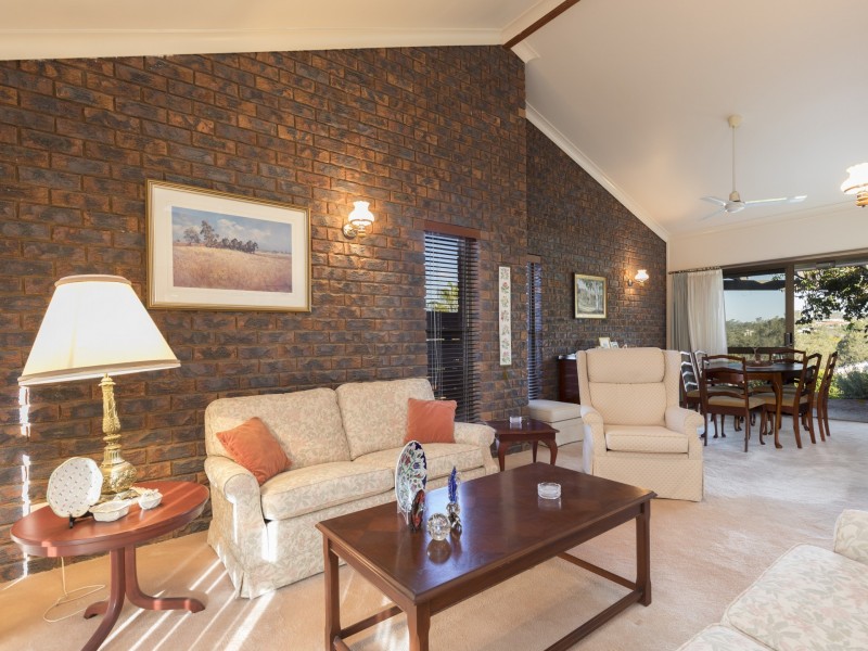 27 Broadmoor Street, Kenmore Hills QLD 4069