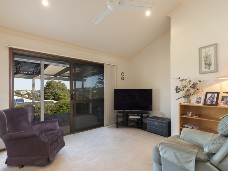 27 Broadmoor Street, Kenmore Hills QLD 4069