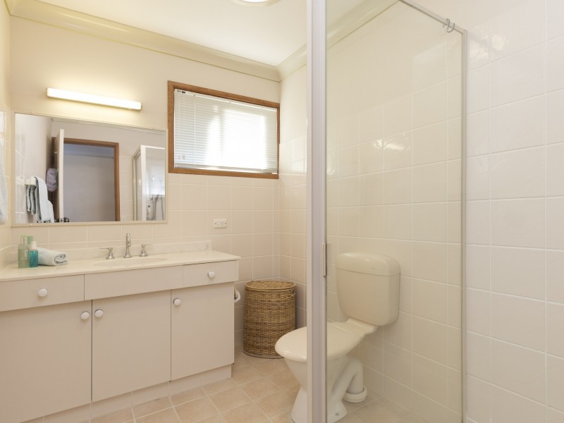 27 Broadmoor Street, Kenmore Hills QLD 4069