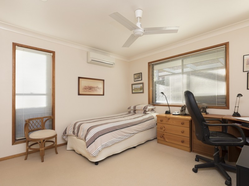 27 Broadmoor Street, Kenmore Hills QLD 4069