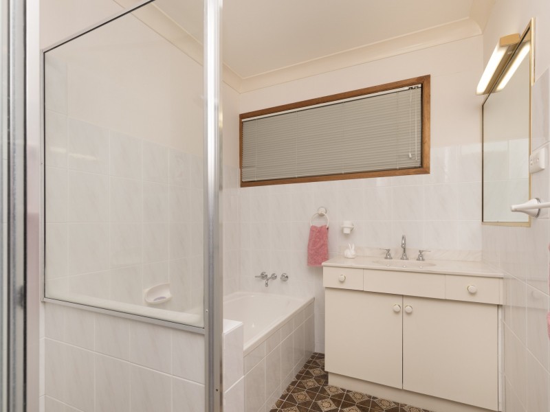 27 Broadmoor Street, Kenmore Hills QLD 4069