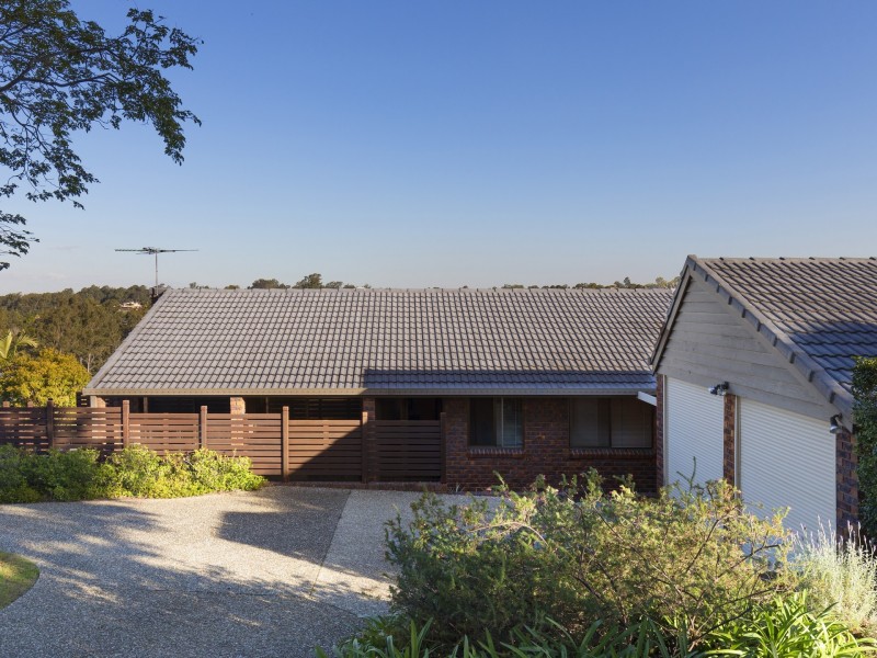 27 Broadmoor Street, Kenmore Hills QLD 4069