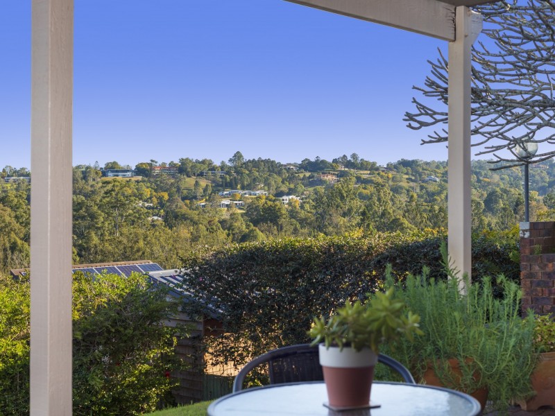 27 Broadmoor Street, Kenmore Hills QLD 4069