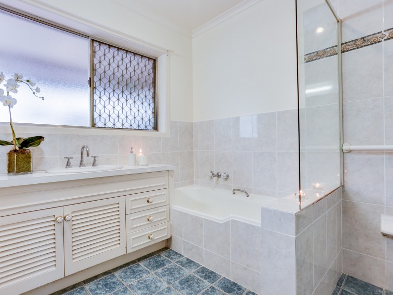 97 Kenmore Road, Kenmore QLD 4069