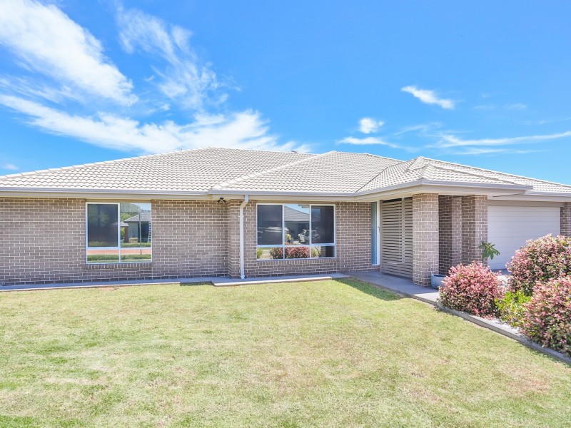4 Whiteoak Place, Moggill QLD 4070