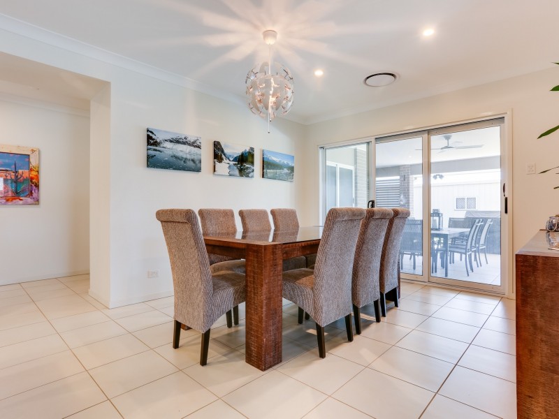 4 Whiteoak Place, Moggill QLD 4070