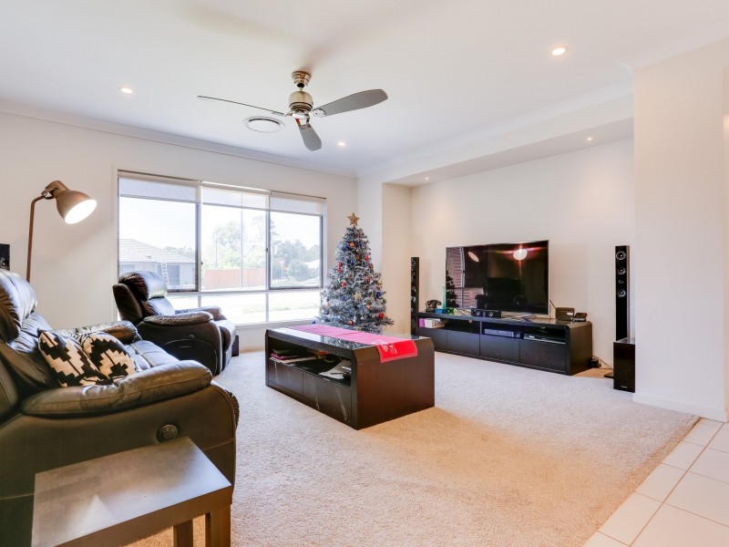 4 Whiteoak Place, Moggill QLD 4070