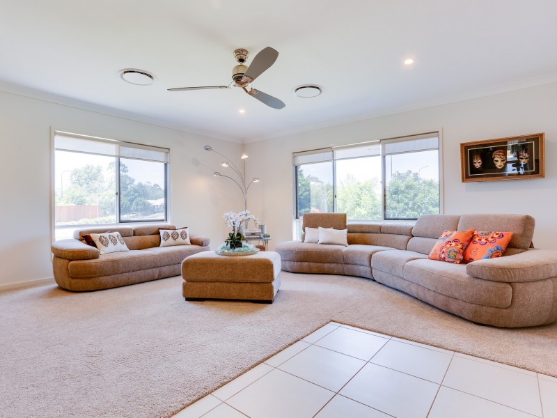 4 Whiteoak Place, Moggill QLD 4070