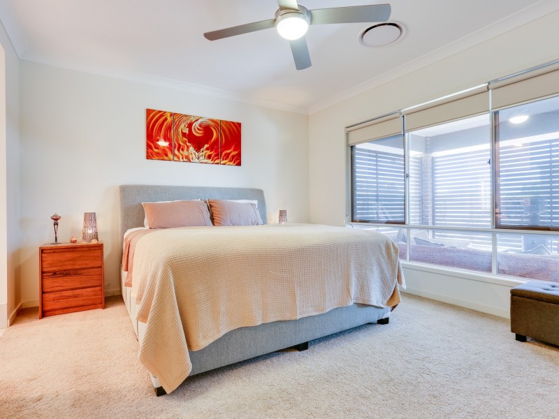 4 Whiteoak Place, Moggill QLD 4070