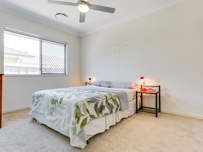 4 Whiteoak Place, Moggill QLD 4070