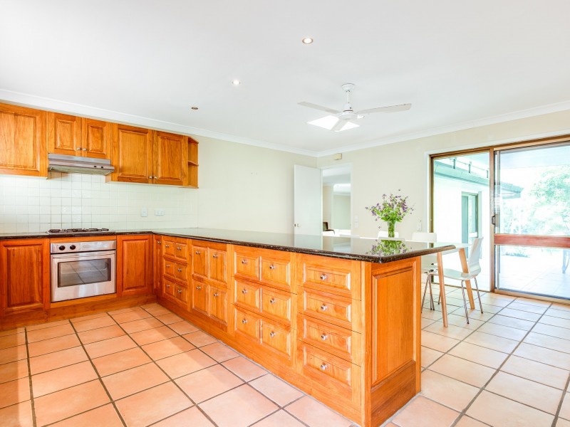 1 Gleneagle Street, Kenmore QLD 4069