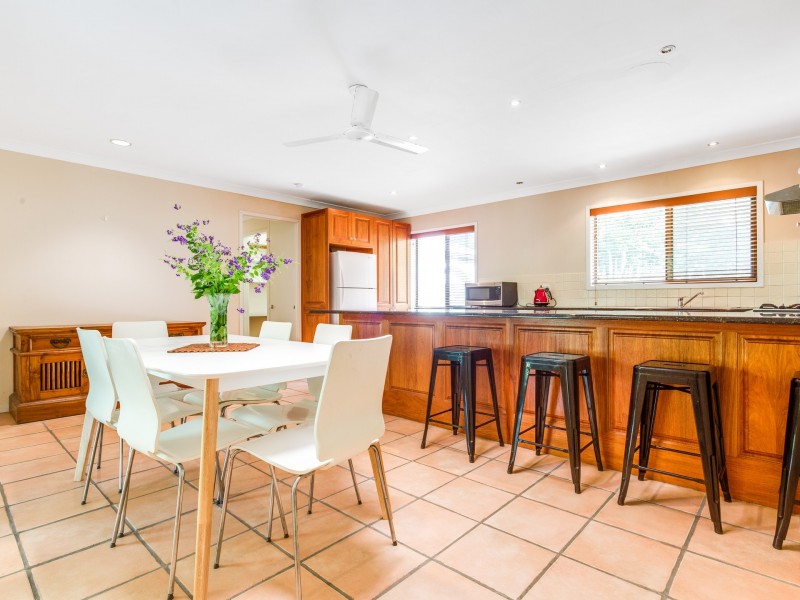 1 Gleneagle Street, Kenmore QLD 4069