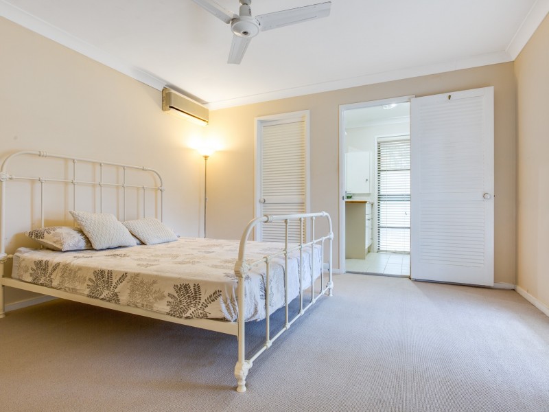 1 Gleneagle Street, Kenmore QLD 4069