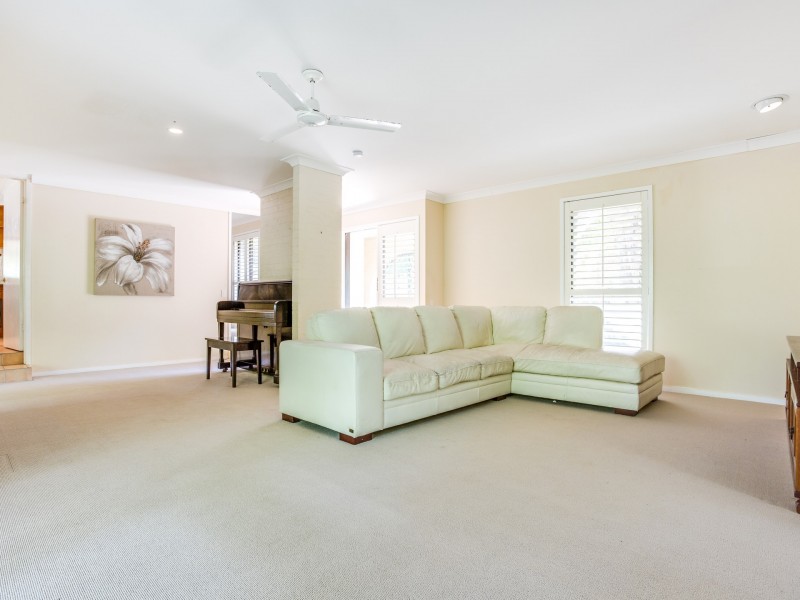 1 Gleneagle Street, Kenmore QLD 4069
