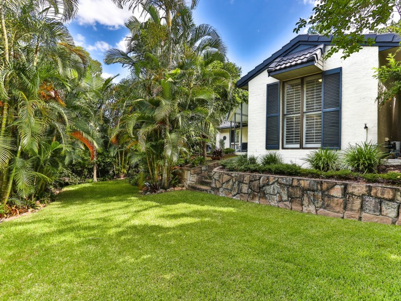 1 Gleneagle Street, Kenmore QLD 4069