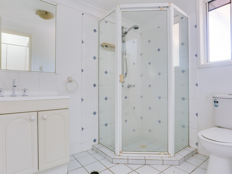 21 Ranger Street, Kenmore QLD 4069