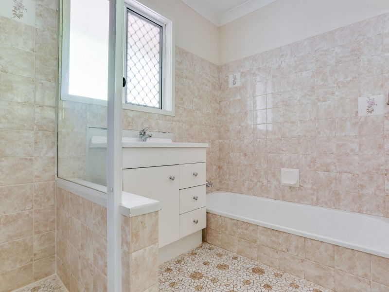 21 Ranger Street, Kenmore QLD 4069
