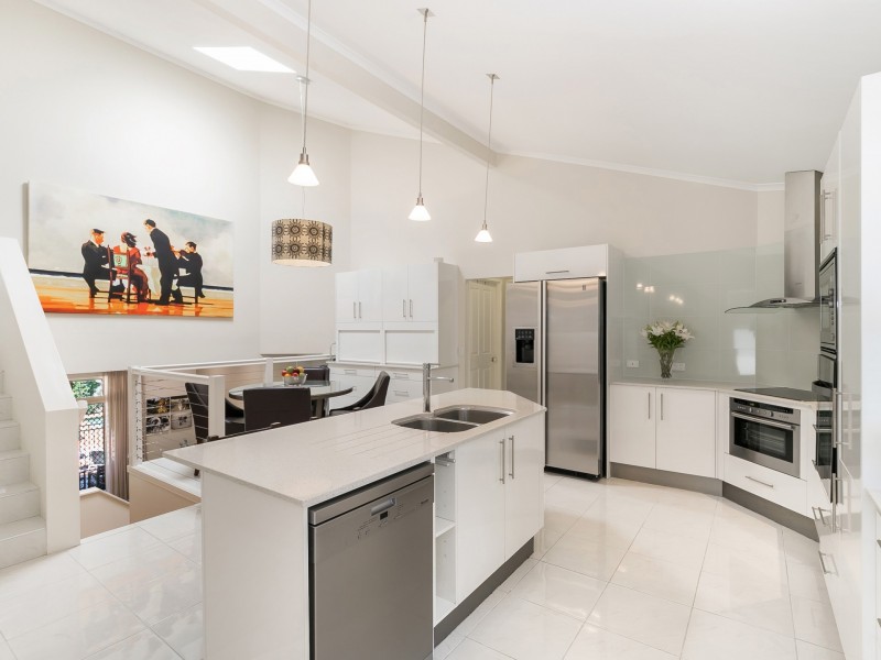 7 Ngeringa Crescent, Chapel Hill QLD 4069