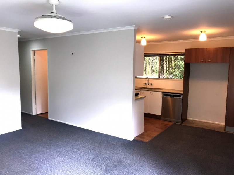 8 Lant Street, Chapel Hill QLD 4069