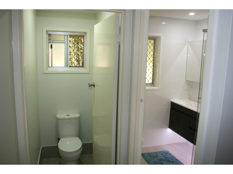 8 Lant Street, Chapel Hill QLD 4069