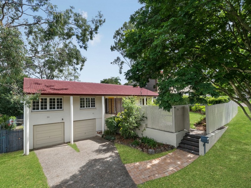 14 Rialanna Street, Kenmore QLD 4069