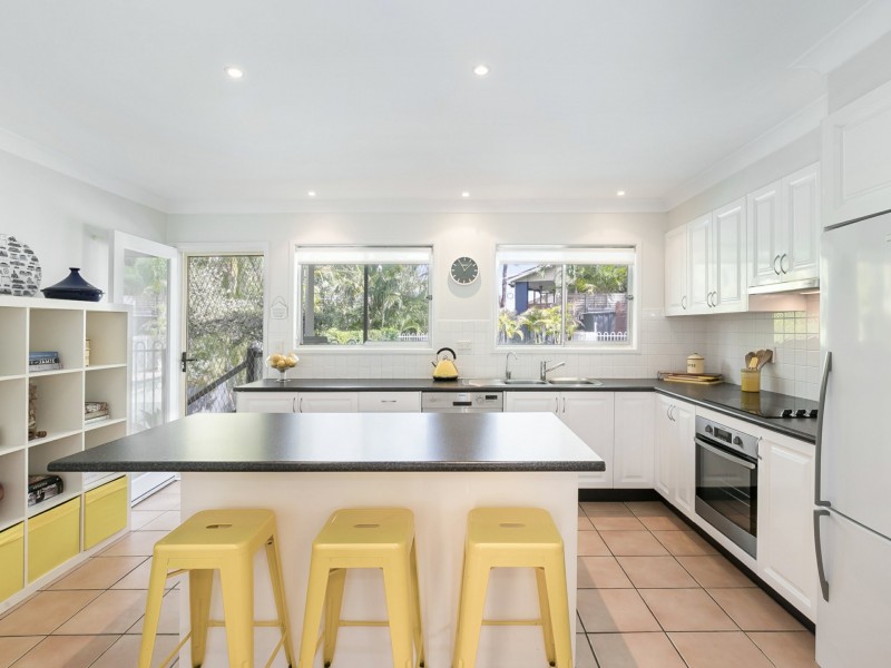 14 Rialanna Street, Kenmore QLD 4069