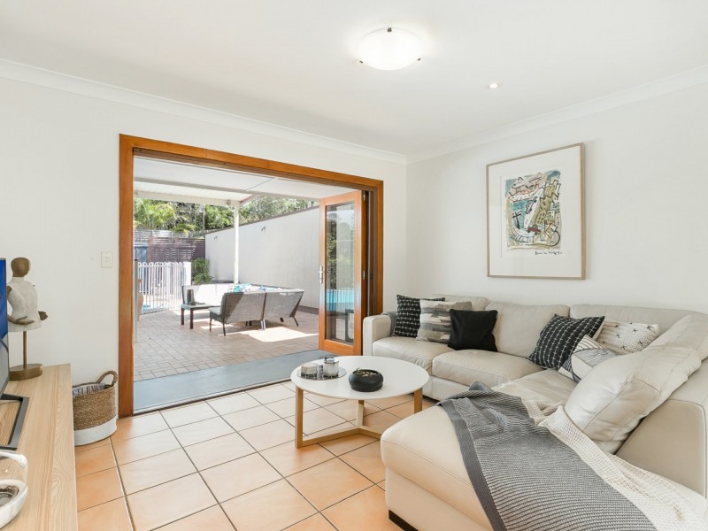 14 Rialanna Street, Kenmore QLD 4069