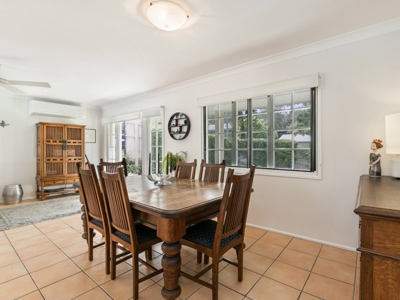 14 Rialanna Street, Kenmore QLD 4069