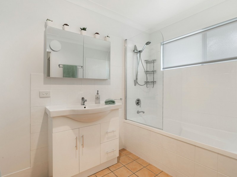 14 Rialanna Street, Kenmore QLD 4069