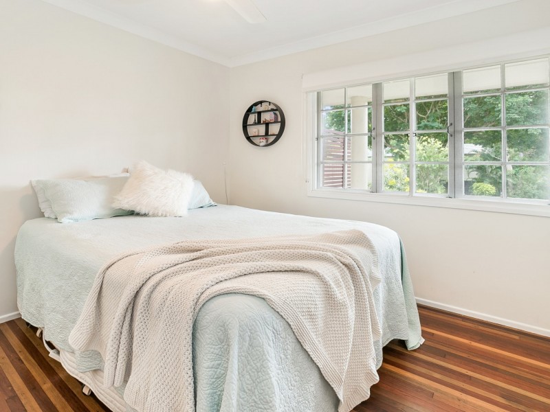 14 Rialanna Street, Kenmore QLD 4069