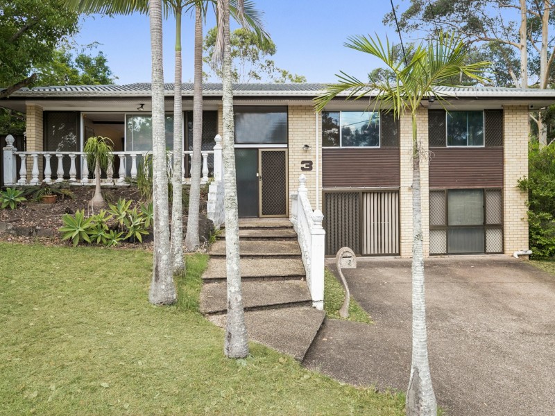 3 Alenola Street, Chapel Hill QLD 4069